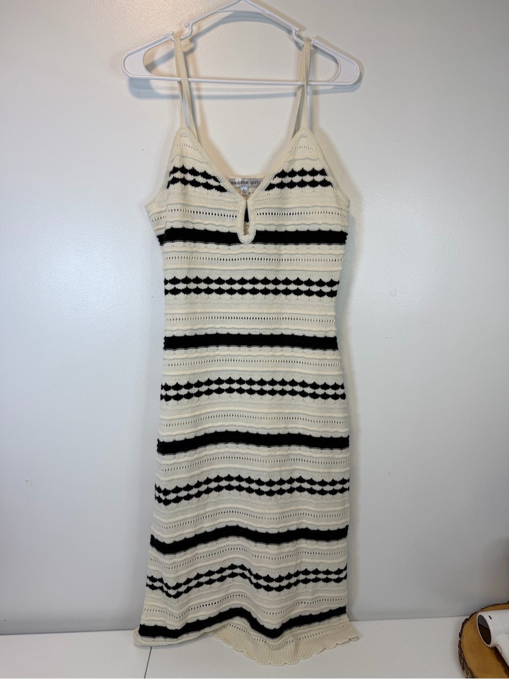 Madden Girl Cream and Black Striped Crochet Midi Dress V-Neck Women’s Large